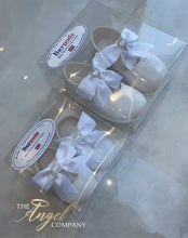 Load image into Gallery viewer, Baypods Pure White Diamanté Bow Shoes
